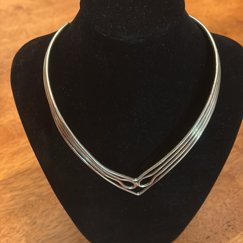 V shape Necklace - Picture 11 of 12
